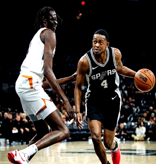 关于关键时刻NBA总决赛焦点战，菲尼克斯太阳回应争议，气氛紧张，数据趋势出现新变化的信息